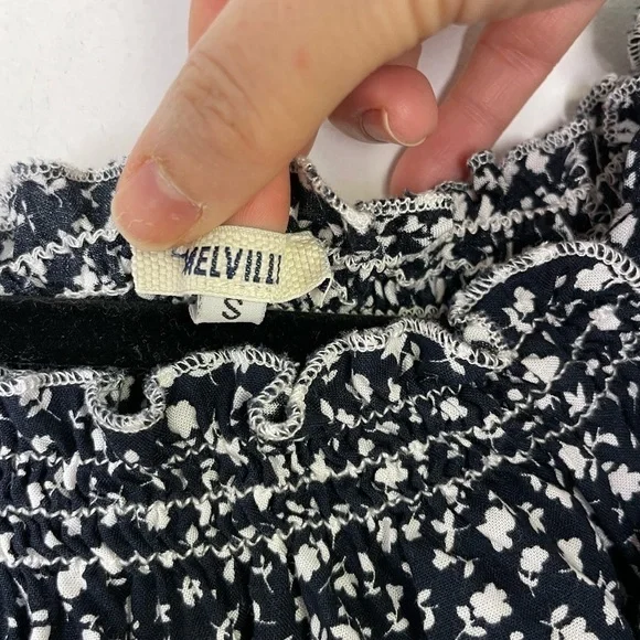 Brandy Melville dark ditsy floral cropped top - Picture 4 of 7